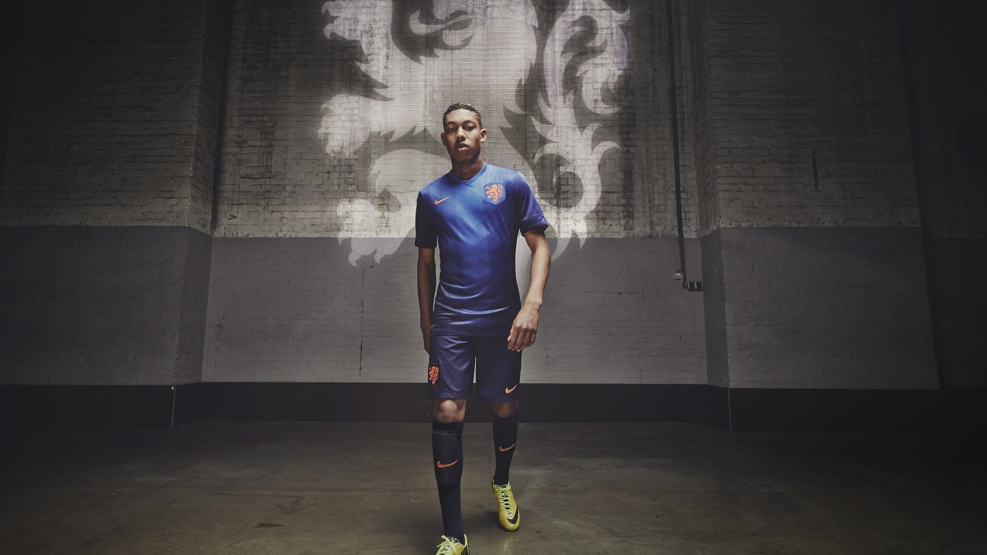 比赛临近气氛紧张训练节奏与战术模拟进入高频冲刺阶段，比赛紧张怎么描述比较好