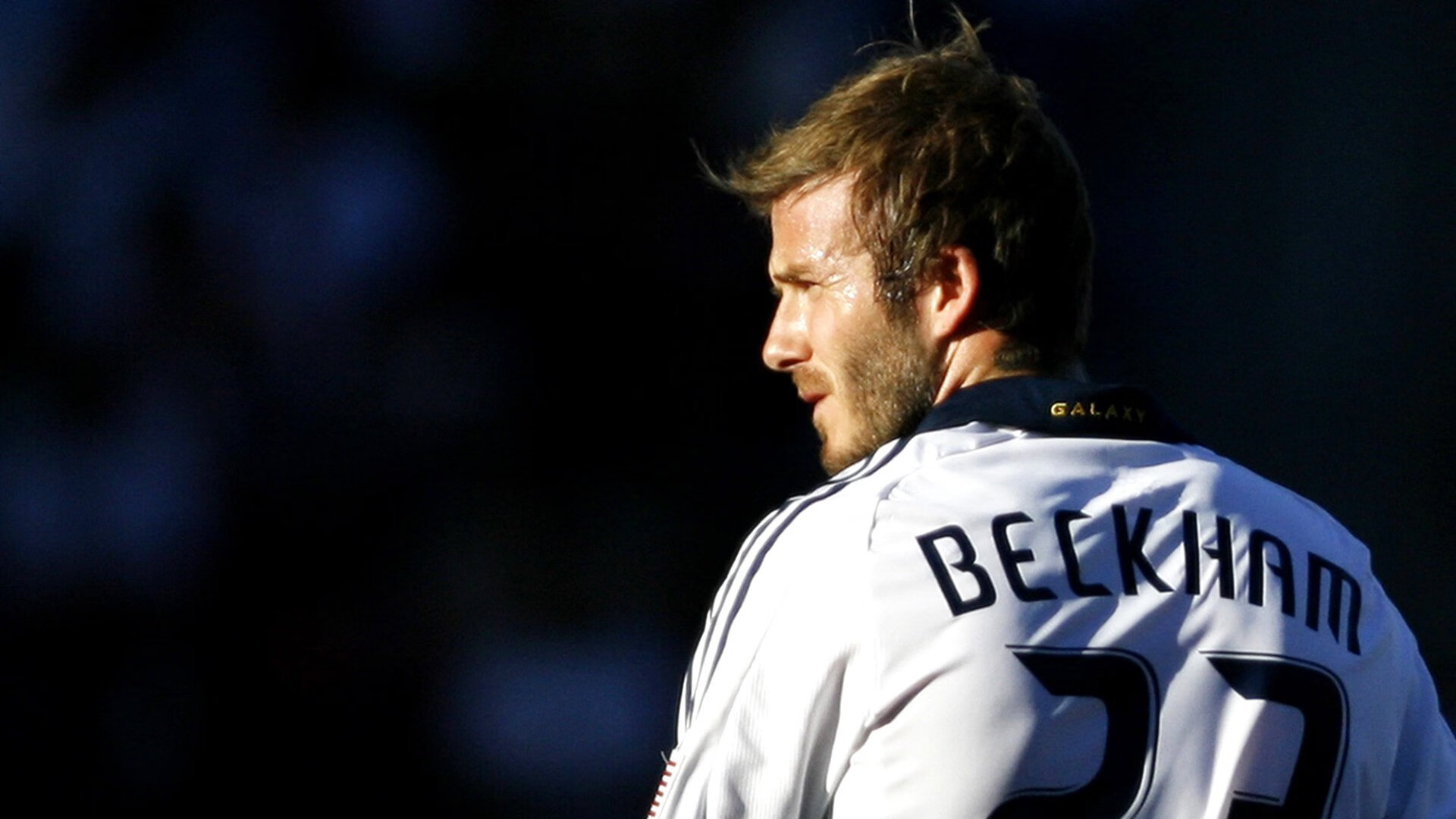 利物浦后场组织稳定,攻防两端兼顾,在利物浦效力过的后卫