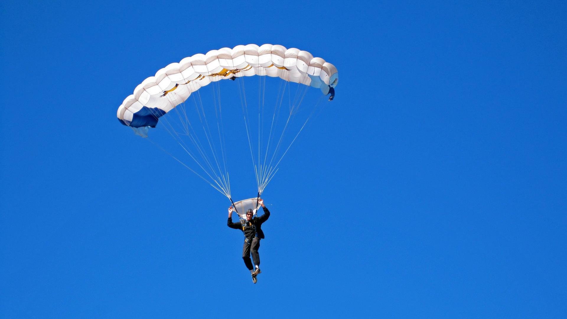 赛事摄影展如期举行通过镜头记录球场上的每一个高燃时刻，赛事摄影技巧